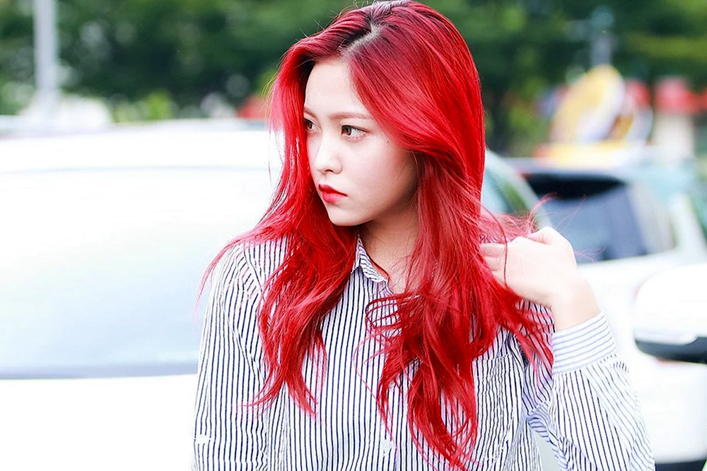 Rotes Haar Velvet Yeri kare