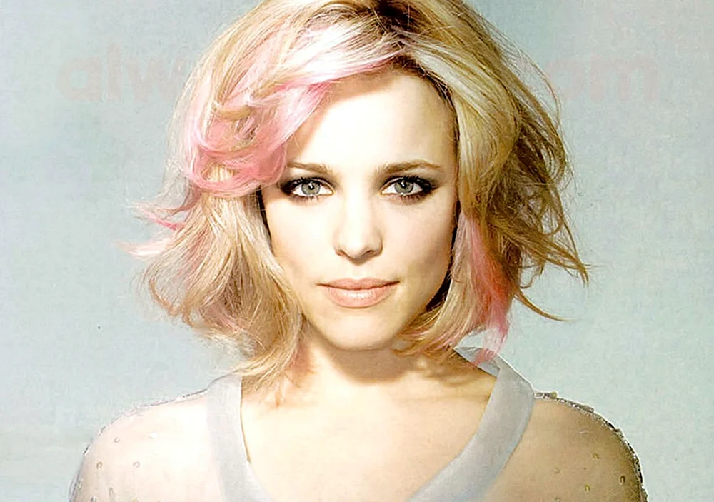 Rachel McAdams mit rosa Haar