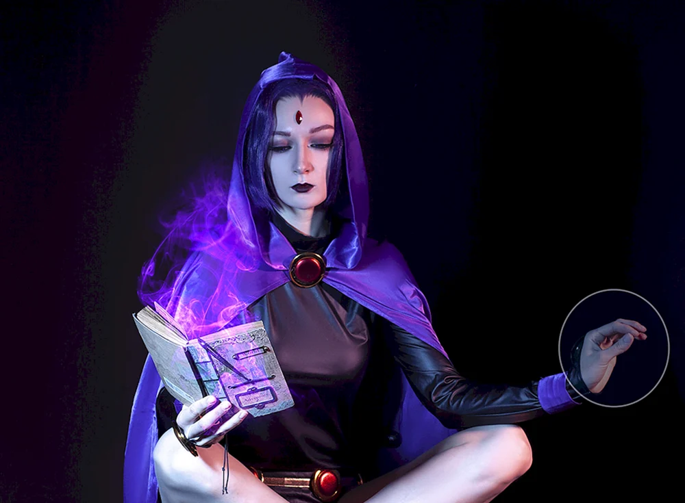 Raven cosplay