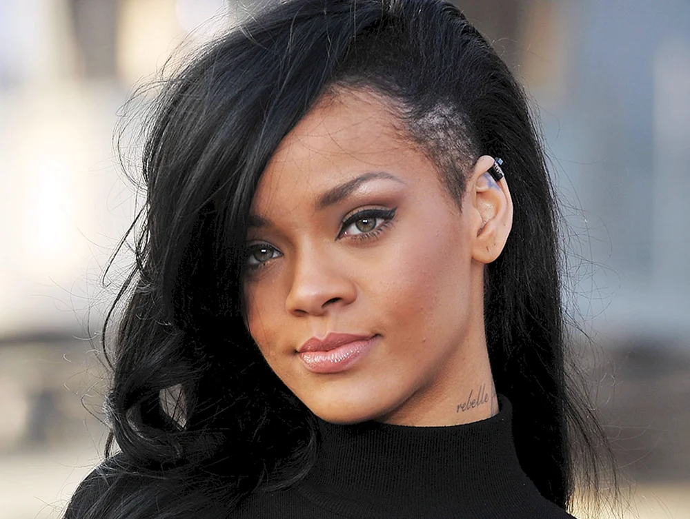 Rihannas Haarschnitt für Brünette mit mittleren Haaren