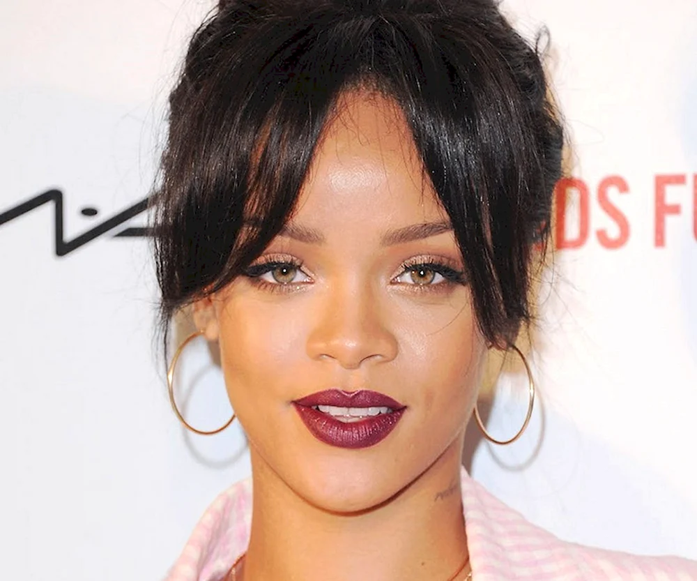 Rihanna Pony für ein ovales Gesicht 2022