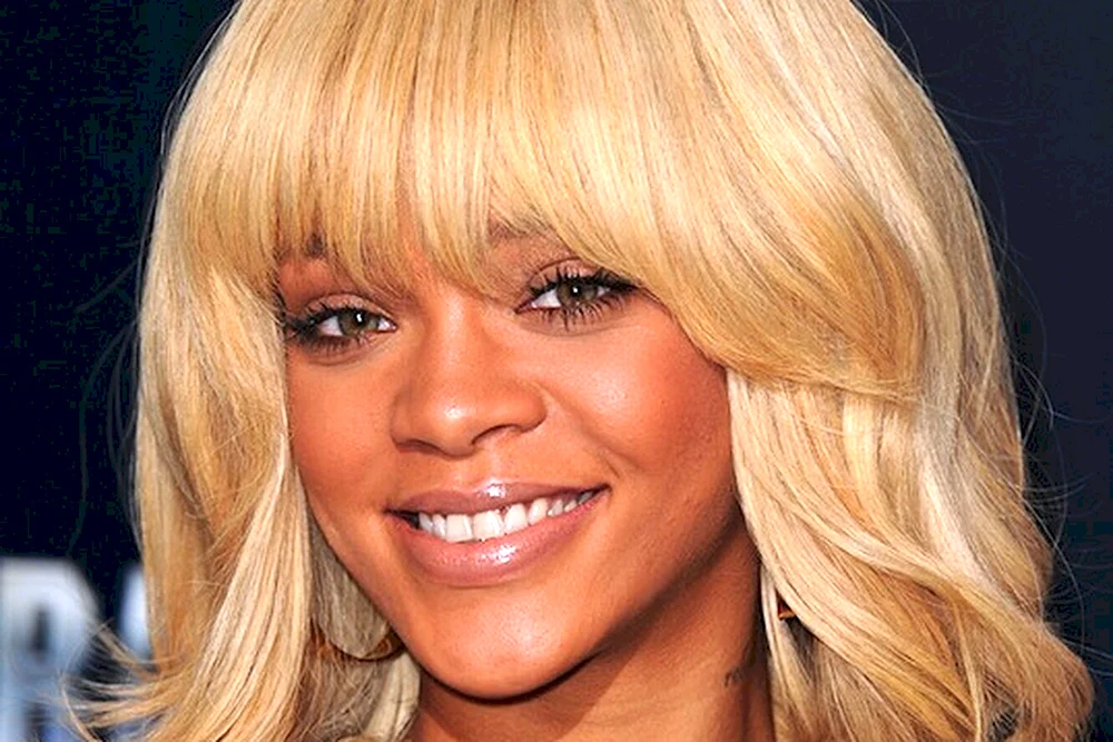 Rihanna blond