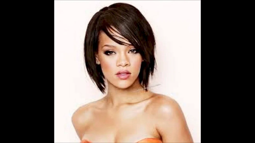 Rihanna kurzer Haarschnitt mit langem Pony
