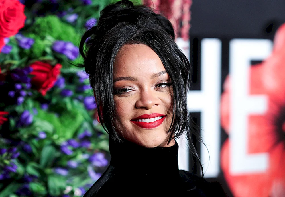 Rihanna mit kurzem Haar