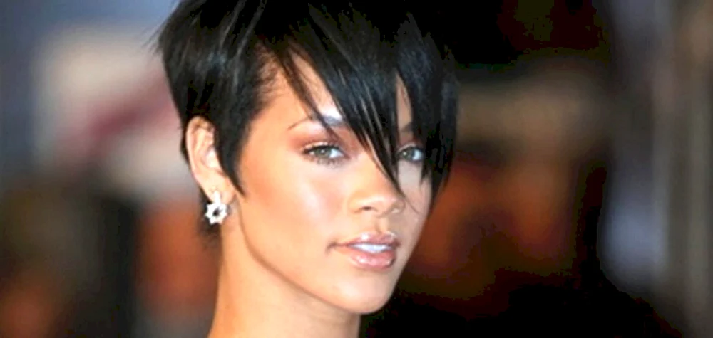 Rihanna Haarschnitt. Pixie-Haarschnitt