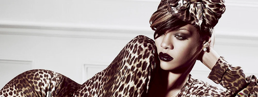 Rihanna im Leopardenkleid