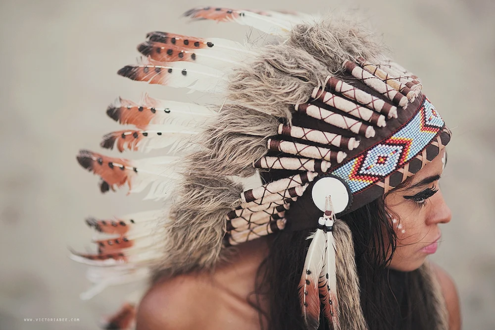 Reegan Burden modernes kanadisches Mädchen- Indianer