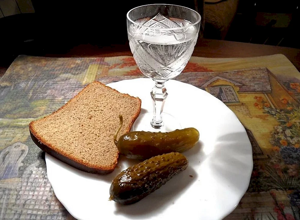 Wodka-Schnapsglas auf dem Tisch