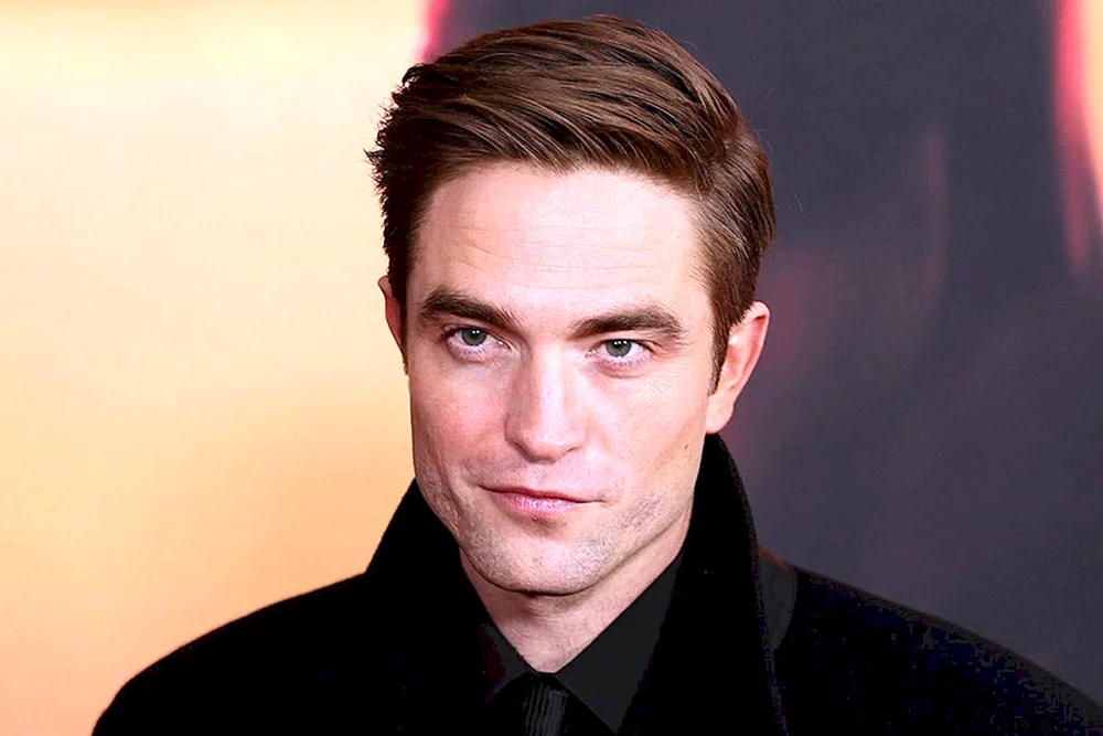 Pattinson Selfies.