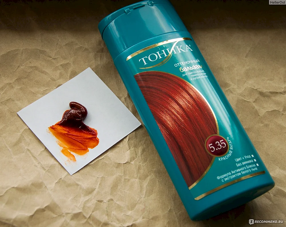 Rotes Bernstein-Haarwasser auf rotem Haar