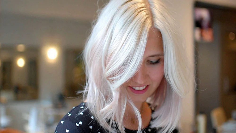 Peppel total blond kare