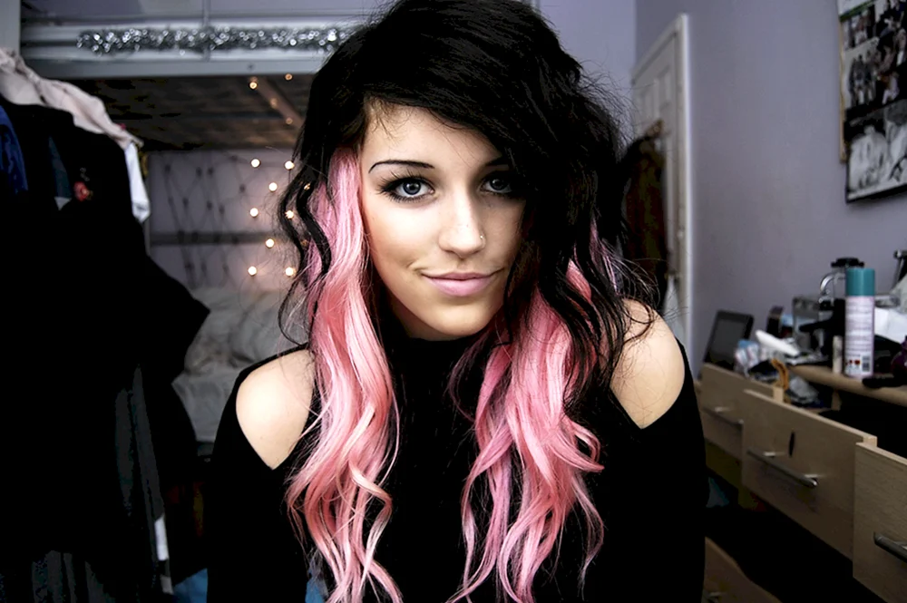 Selena Gomez mit lila Haaren