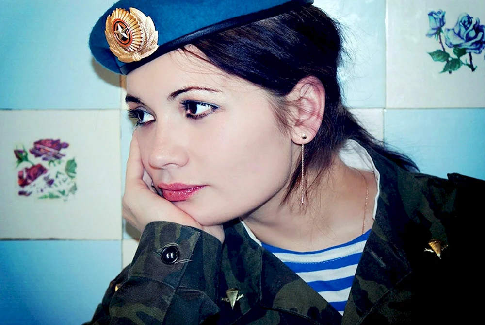 Russische Mädchen in Uniform