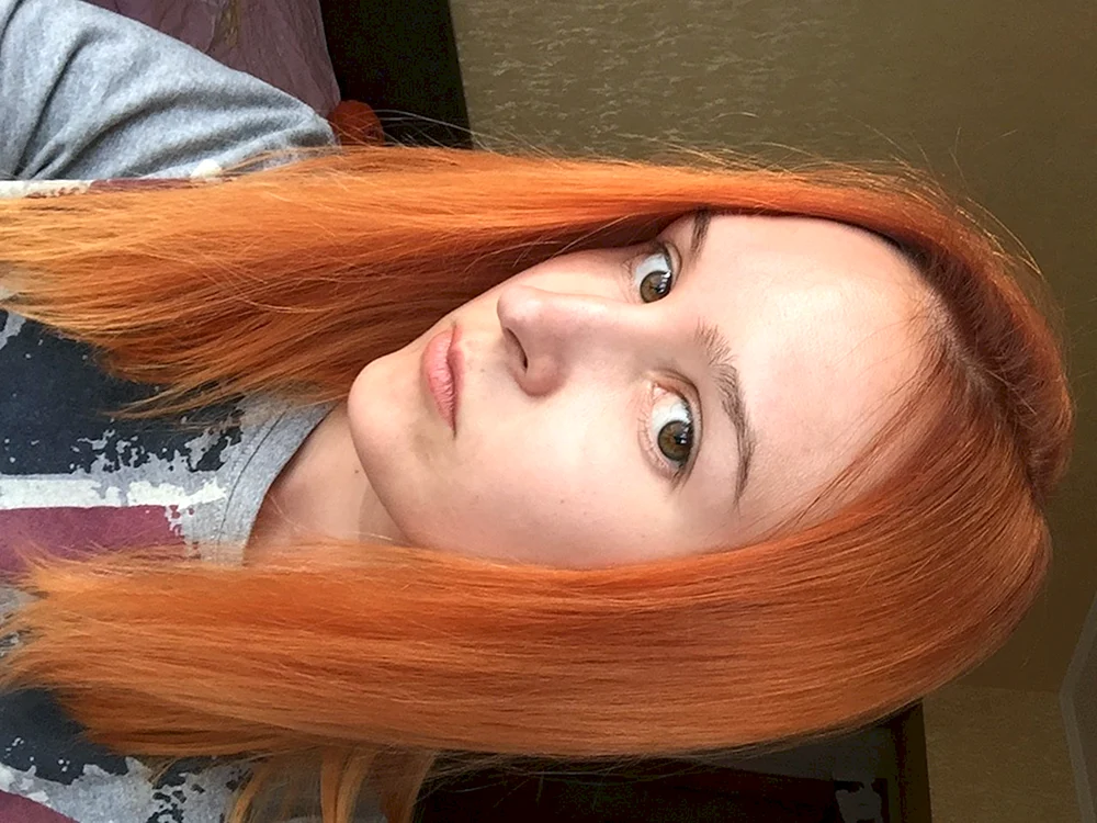 Braune Haare färben mit Henna