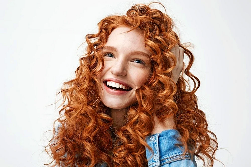 Lockiges rotes Haar