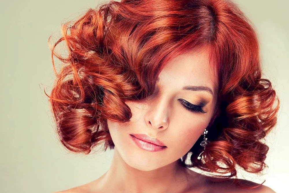 Lockiges rotes Haar