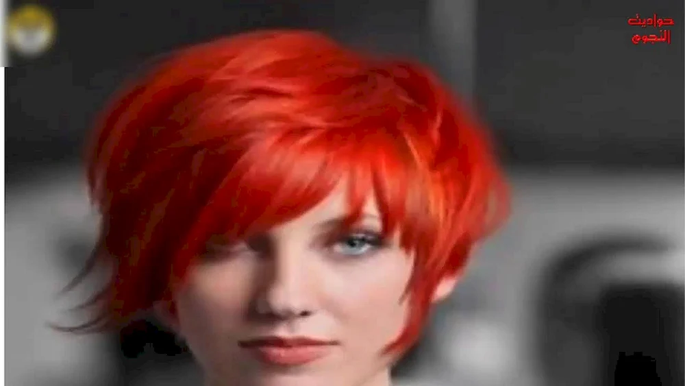 Rote Haarfarbe auf kurzem Haar. Kurze Haare
