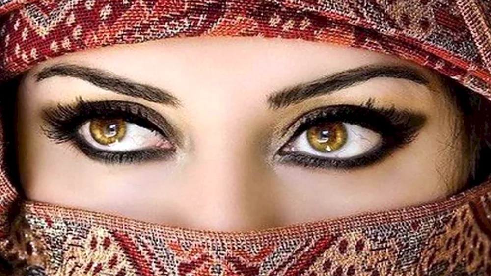 Ostliches Augen-Make-up Jadi
