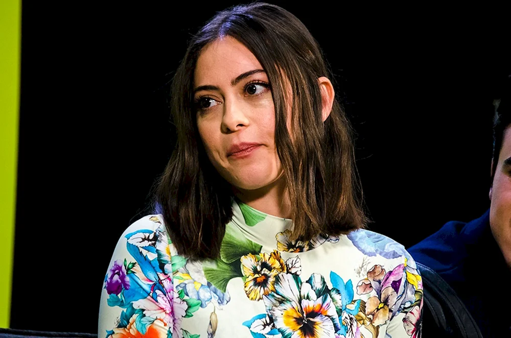 Rosa Salazar in Lower