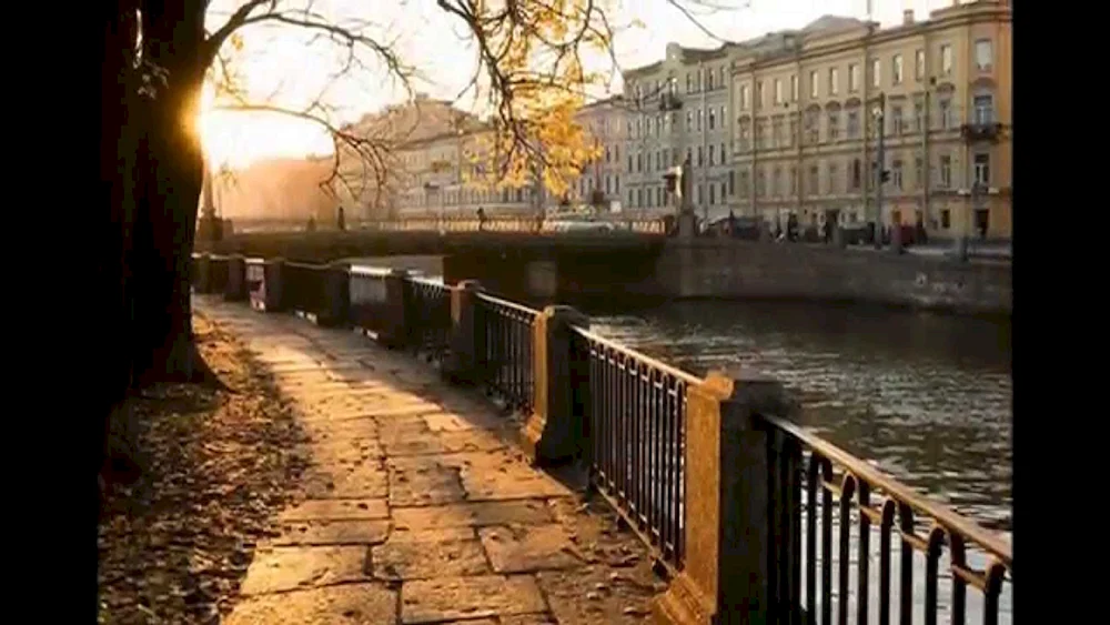 Newa-Ufer in St. Petersburg Herbst