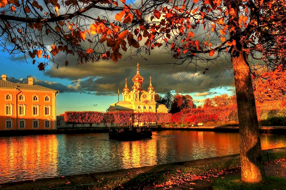 Gatschina-Palast Herbst