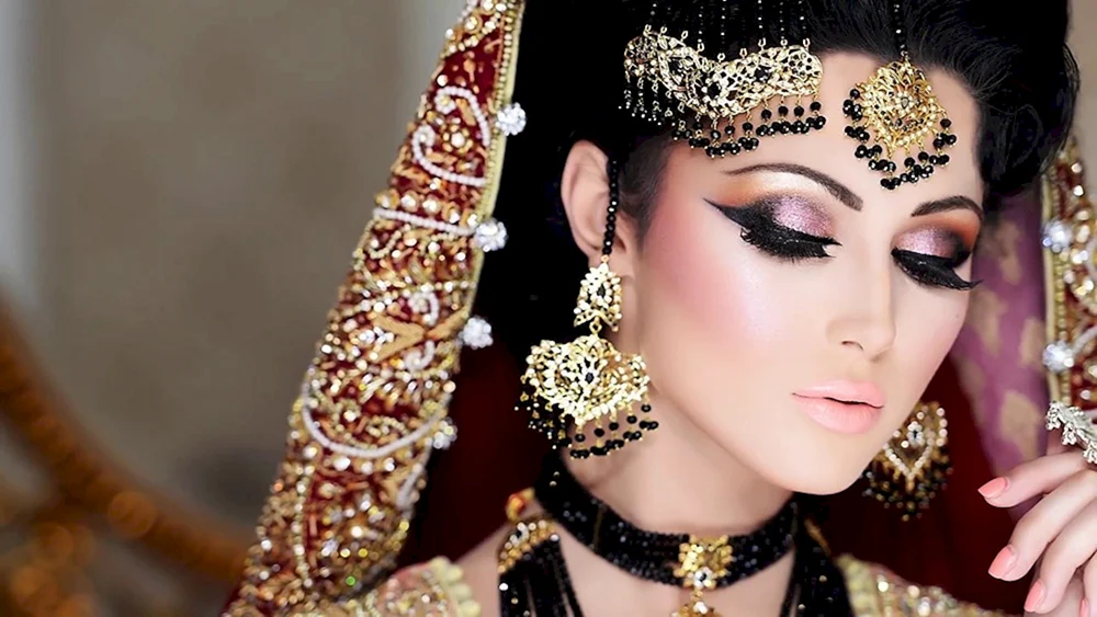 Sanny Leone Orientalisches Make-up