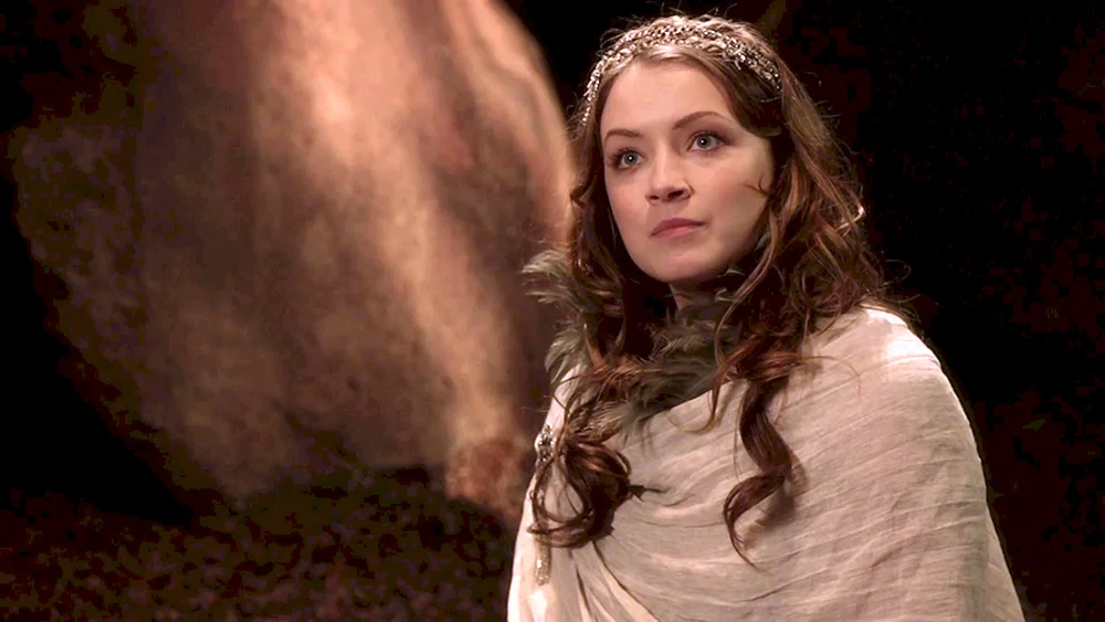 Sarah Bolger Mayans