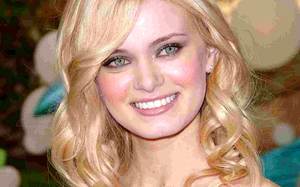 Sara Paxton