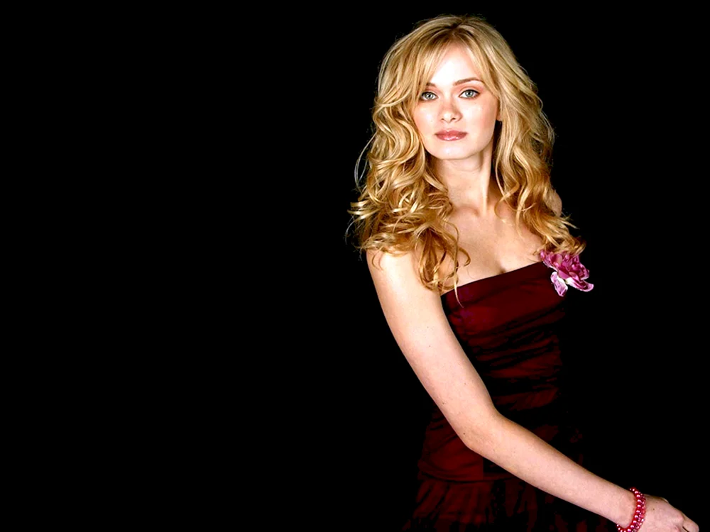 Sara Paxton.