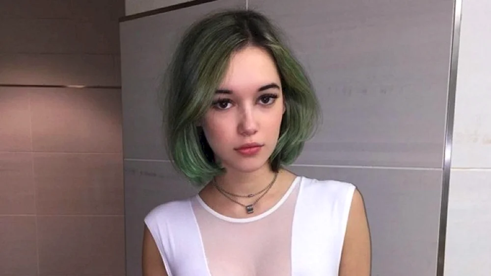 Sarah Snyder Brüste