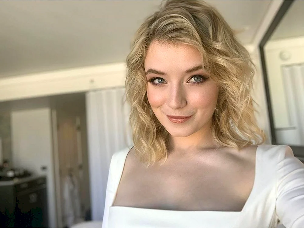 Sarah Bolger oben ohne