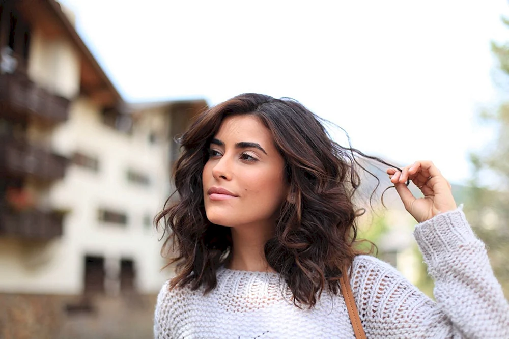 Sazan Hendricks kare