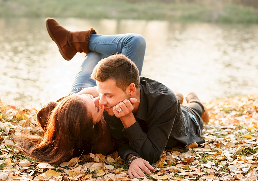 Mann und Frau und Frau am Meer