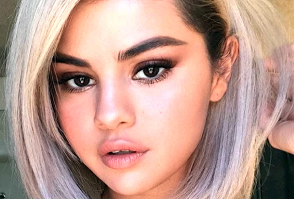 Selena Gomez Blond 2021