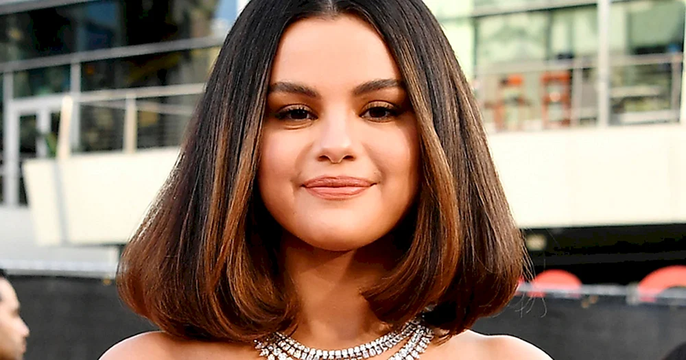 Selena Gomez Bob 2018