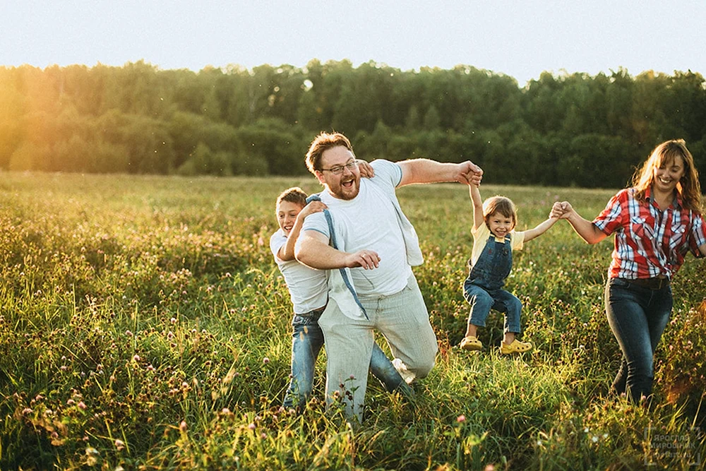 Familienfotoshooting in der Natur Sommer