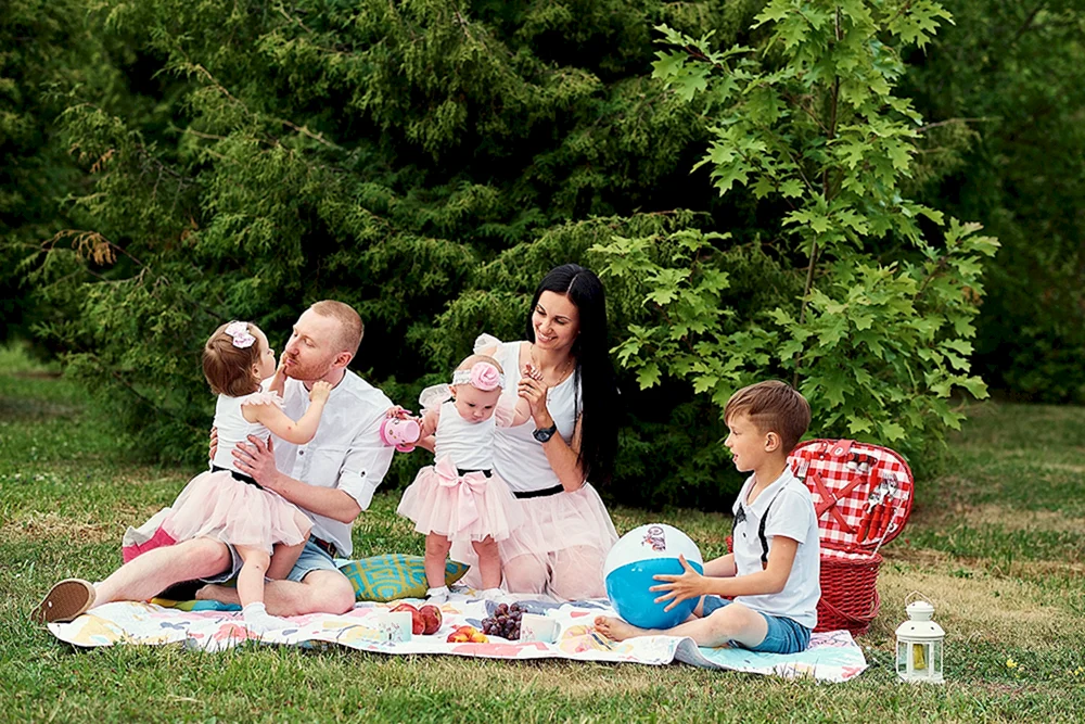 Familienfoto in der Natur