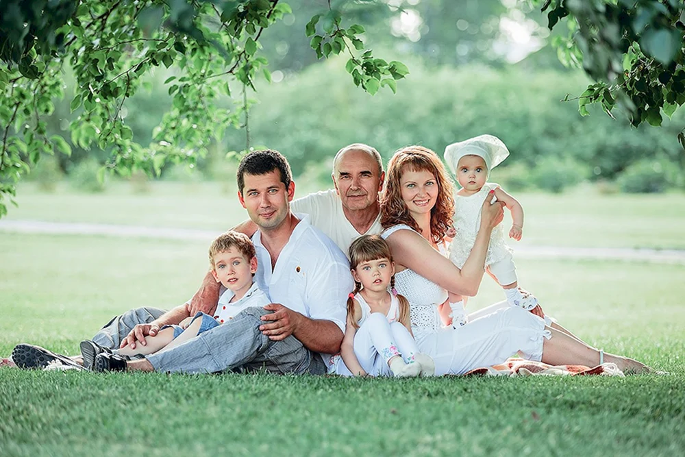 Familienfoto in der Natur