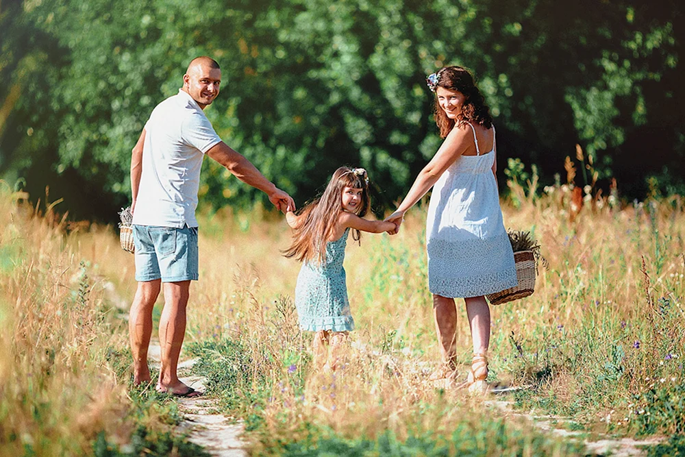Familienfotoshooting in der Natur im Sommer