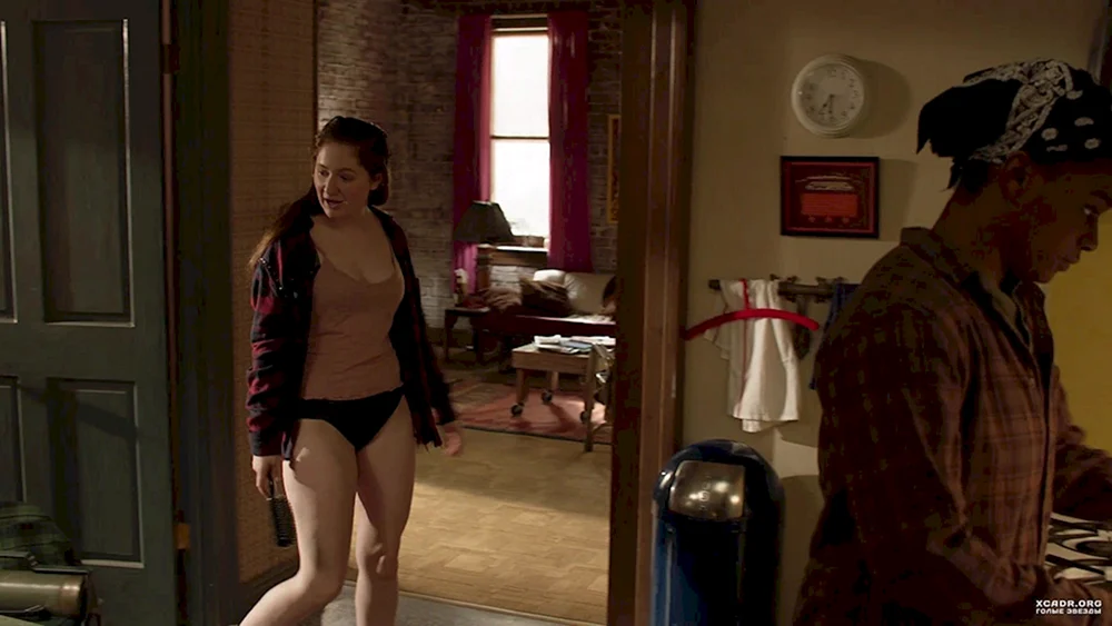 Emma Kenney heiß