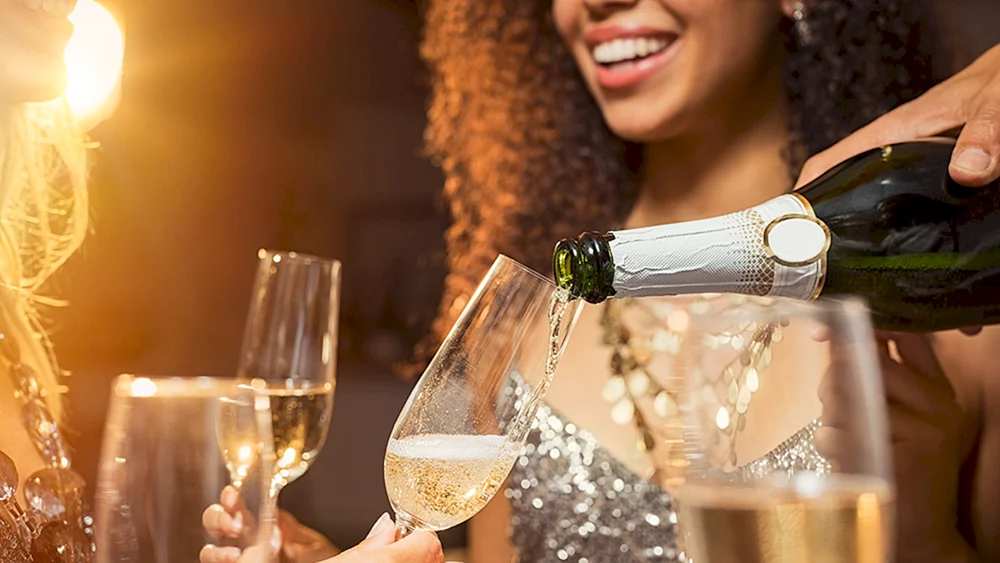 Champagnergläser in einem Glas