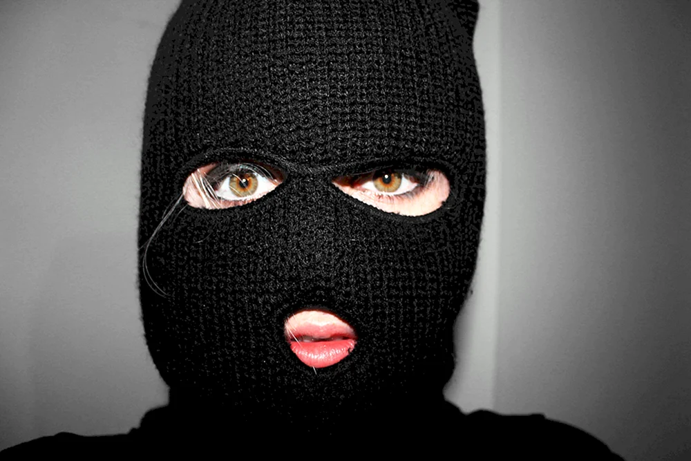 Der Bandit mit Hut in Balaclava