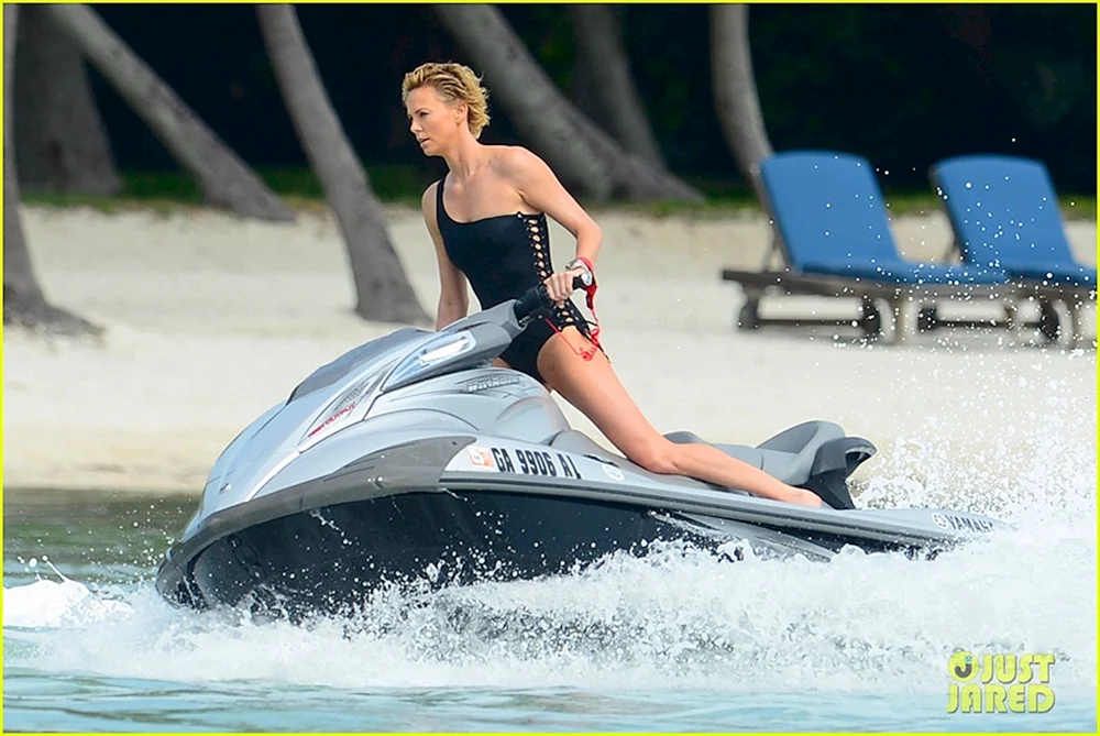 Charlise Theron Füße