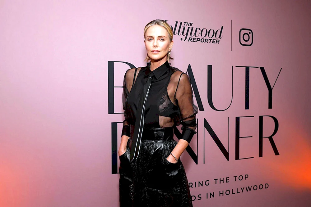 Charlise Theron in Leder