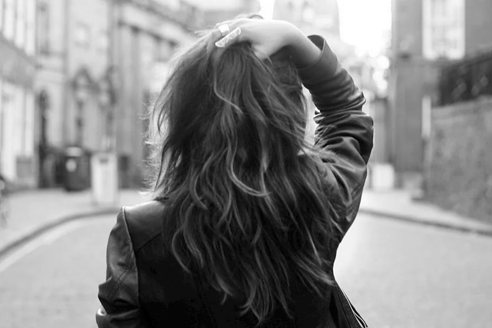 Brunette von hinten