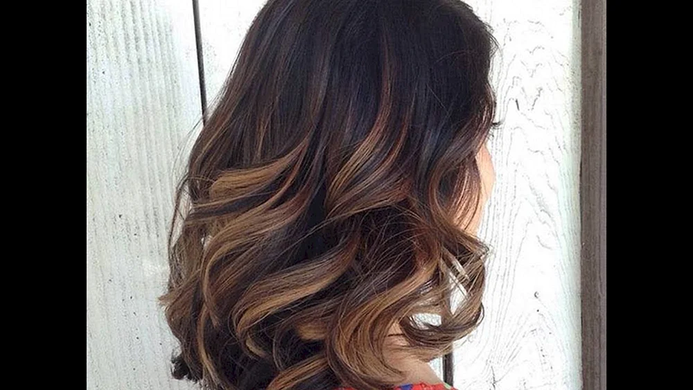 Ombré Balayage auf mitteldunklem Haar