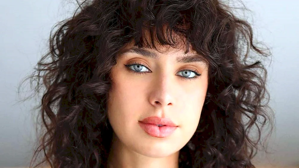 Rhapsody haircuts debut Italian