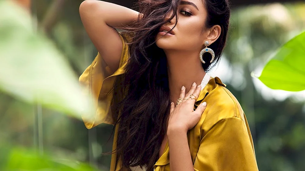 Shay Mitchell.