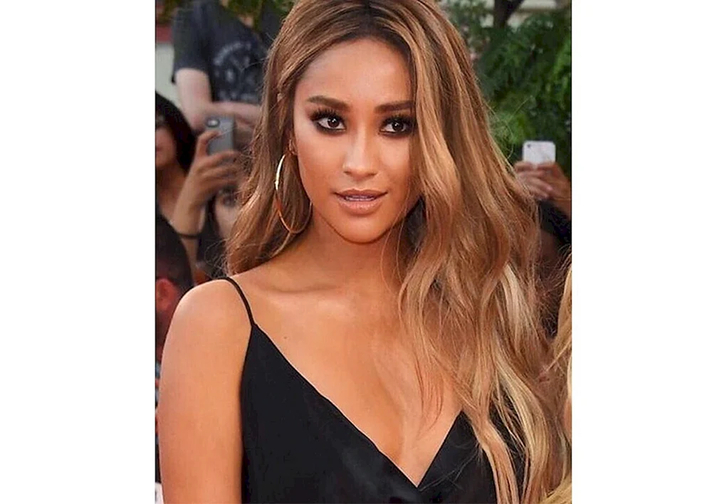 Shay Mitchell Ombré