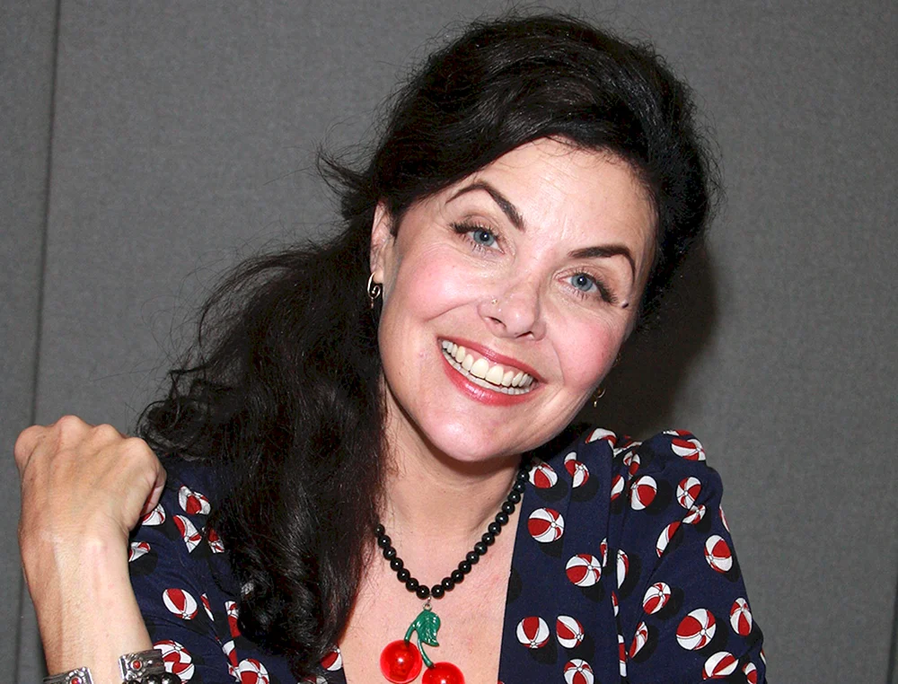 Sherilyn. Fenn jetzt